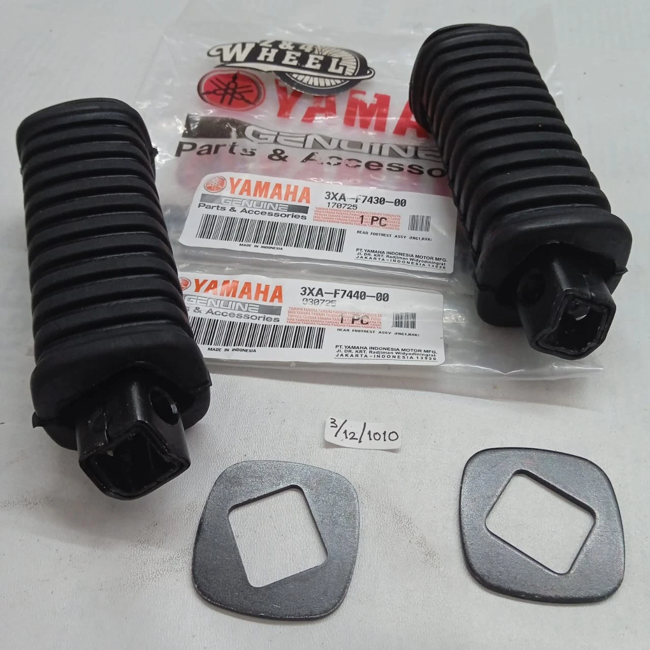 Yamaha RX115 RXK RXKING RX135 Rear Footrest Footstep Footpeg 1Pair NEW GENUINE - Image 4