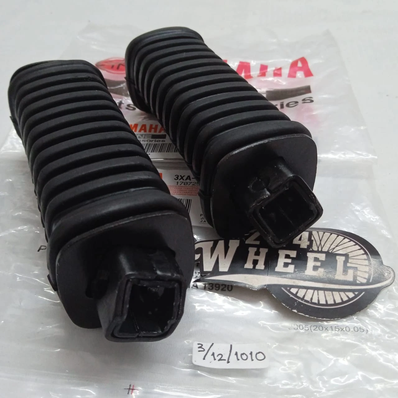 Yamaha RX115 RXK RXKING RX135 Rear Footrest Footstep Footpeg 1Pair NEW GENUINE - Image 6