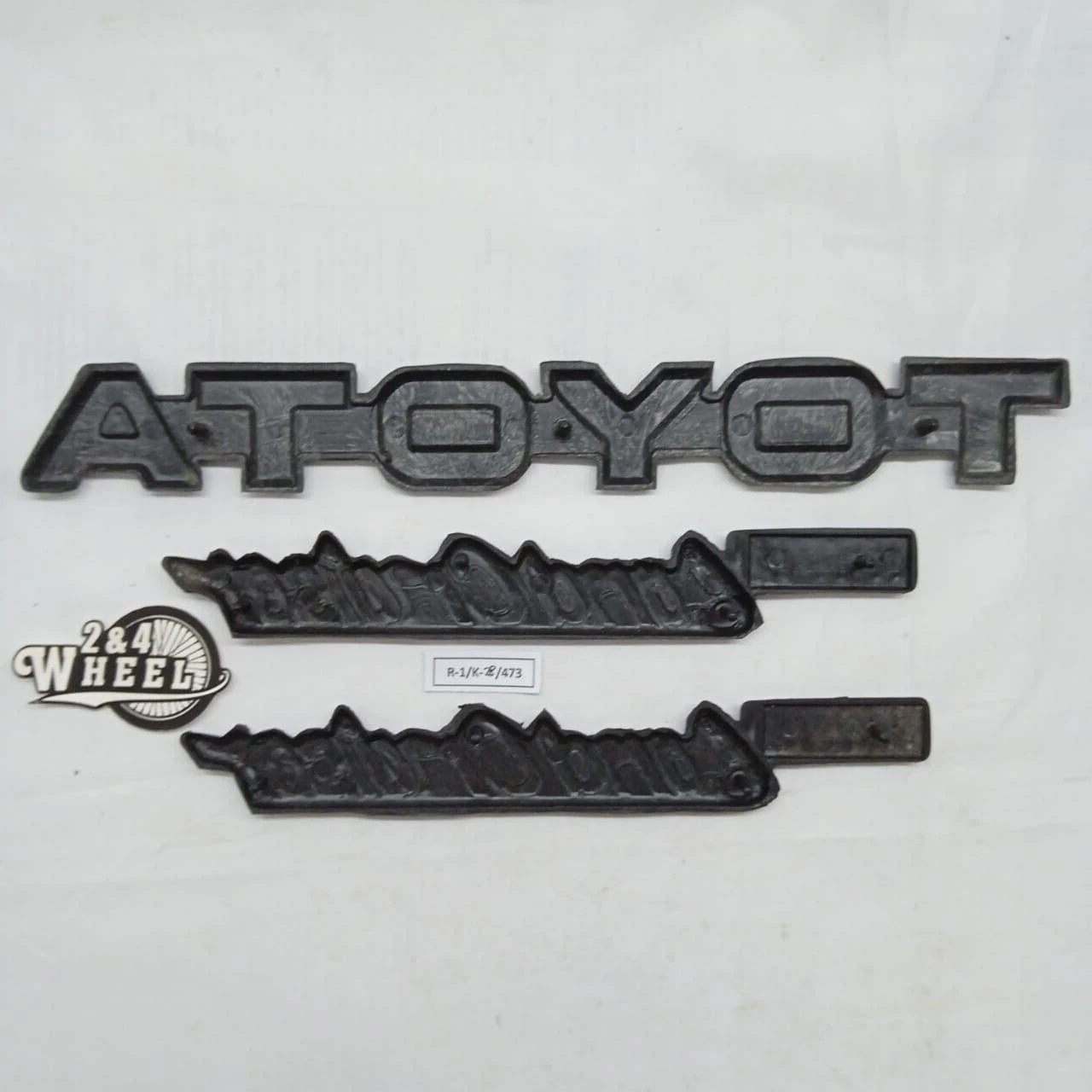 Toyota Land Cruiser FJ40 FJ43 FJ45 BJ40 HJ45 Grille and Side Emblem Badge Set - Image 2