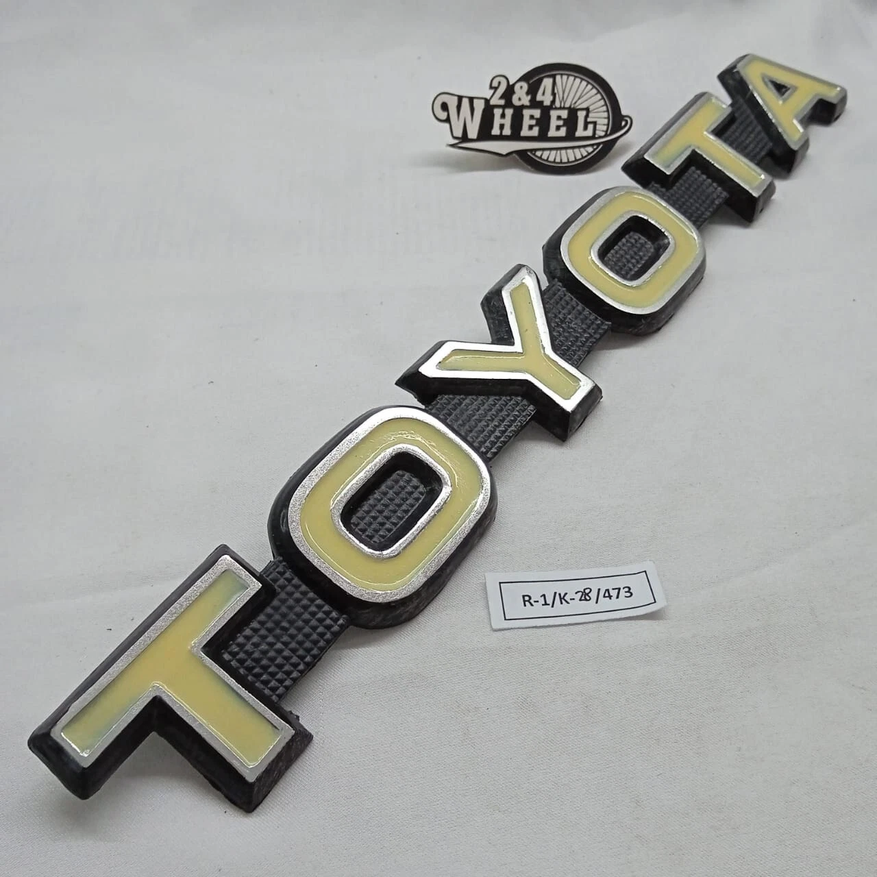 Toyota Land Cruiser FJ40 FJ43 FJ45 BJ40 HJ45 Grille and Side Emblem Badge Set - Image 3