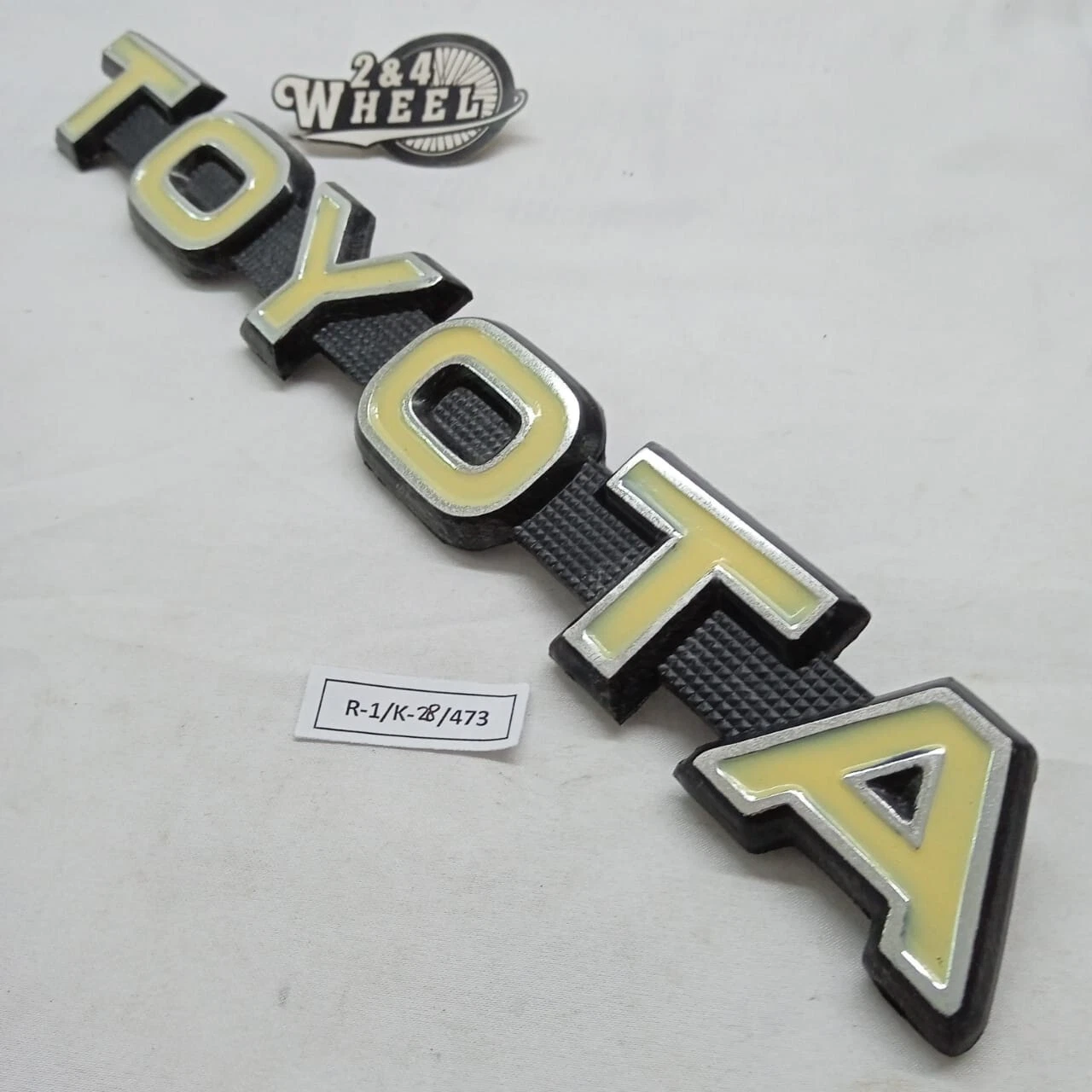 Toyota Land Cruiser FJ40 FJ43 FJ45 BJ40 HJ45 Grille and Side Emblem Badge Set - Image 4