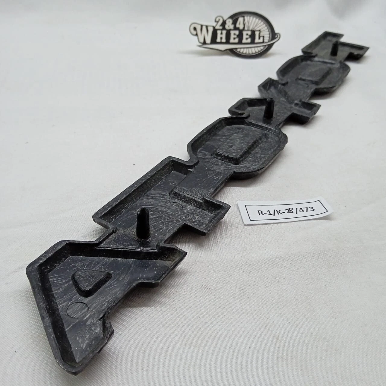 Toyota Land Cruiser FJ40 FJ43 FJ45 BJ40 HJ45 Grille and Side Emblem Badge Set - Image 5